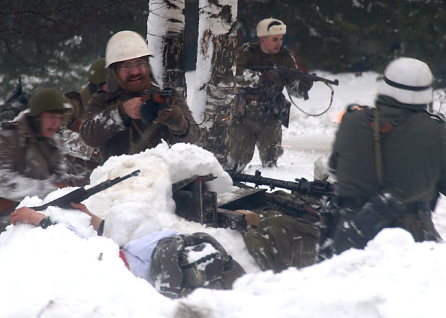 Реконсрукция боя на невском пятачке